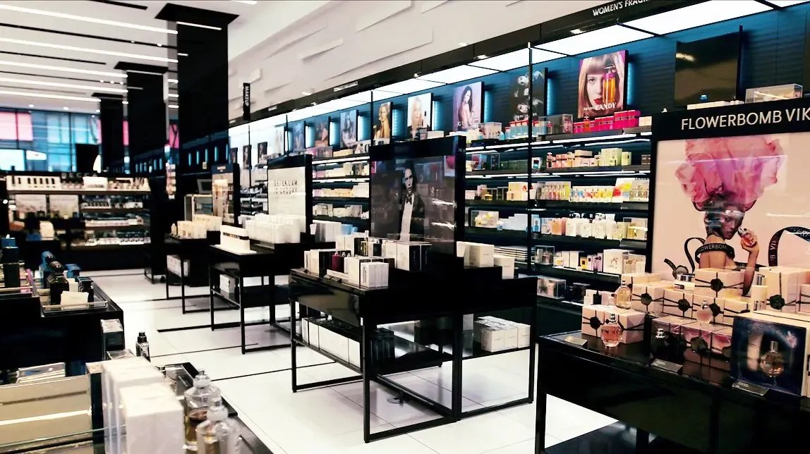 美学与功能并重 化妆品店装修效果图精选
